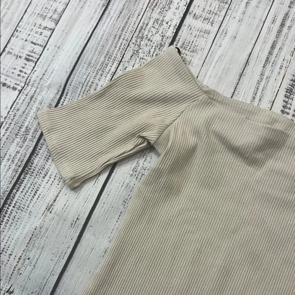 H&M Rib-knit Off-the-shoulder Top Sz. M‎ - Picture 4 of 7
